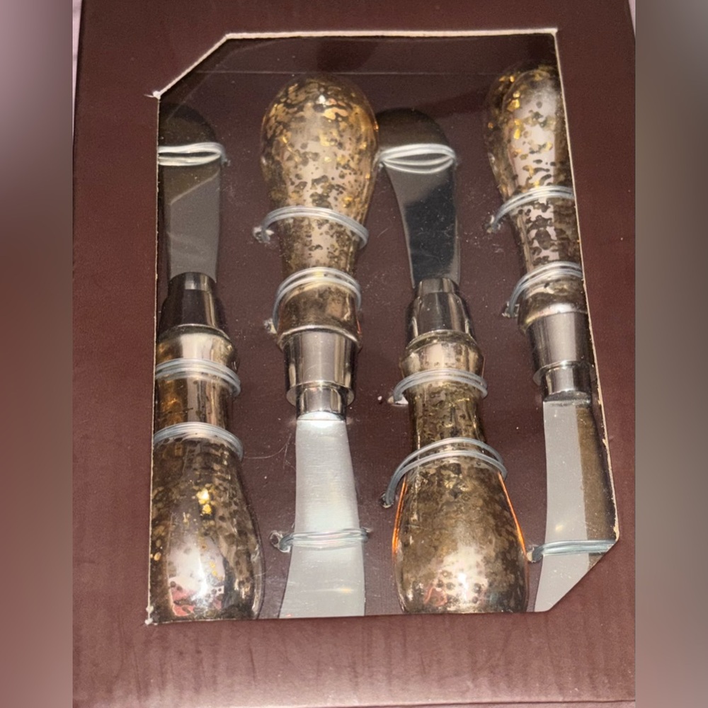 New in box Rare set of 4 mercury glass spreader knives by palm restaurant